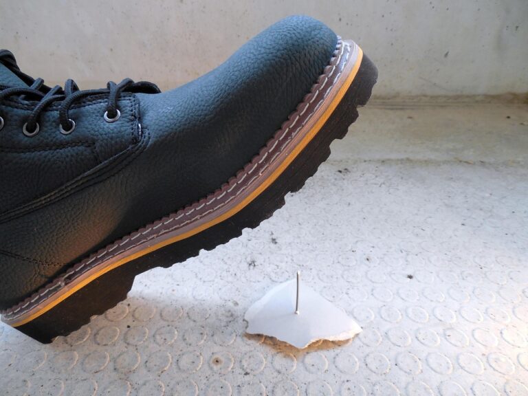 accident, injury, danger, nail, shoe, foot, foot injury, accident at work, wounding, painful, caution, work shoe, workwear, osh, accident, accident, injury, painful, workwear, workwear, workwear, workwear, workwear