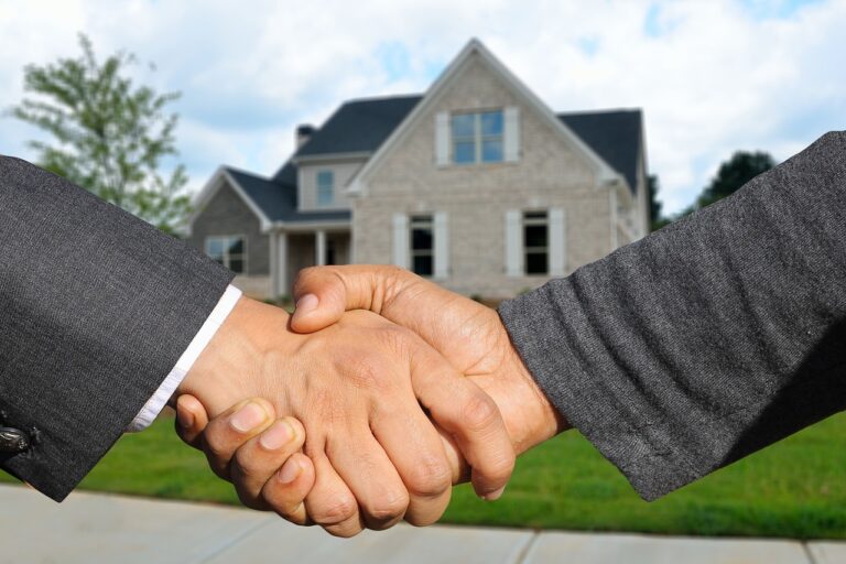 purchase, house, 4k wallpaper, house purchase, real estate, handing over, real estate agent, property, possession, free background, full hd wallpaper, worth, to buy, contract, shaking hands, handshake, cool backgrounds, agreement, partnership, mac wallpaper, beautiful wallpaper, windows wallpaper, hand, wallpaper hd, free wallpaper, man, hd wallpaper, collaboration, background, wallpaper 4k, desktop backgrounds, 4k wallpaper 1920x1080, laptop wallpaper, people